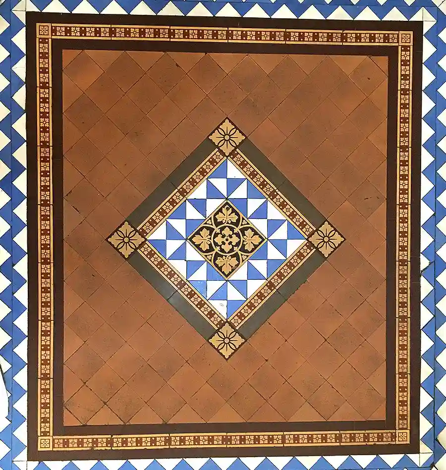 New Victorian geometric tiled floor installation in Edinburgh with decorative blue and cream diamond centrepiece and traditional encaustic border.